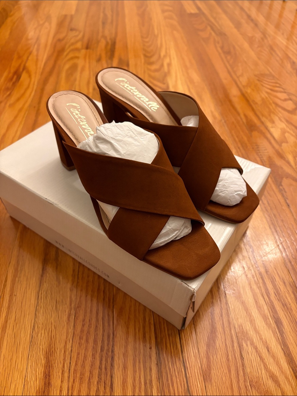 L'INTERVALLE Brown Crisscross Block Heel Mules